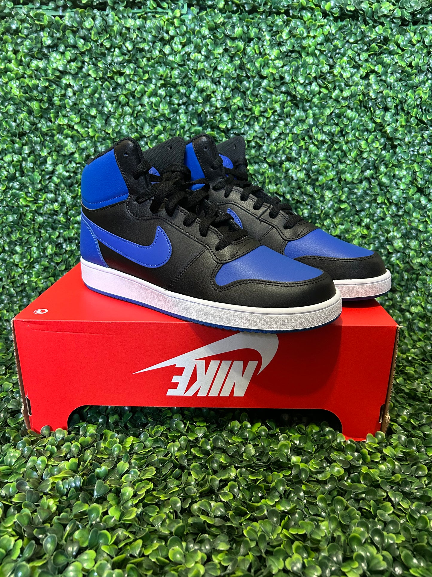 Nike ebernon mid size 10.5