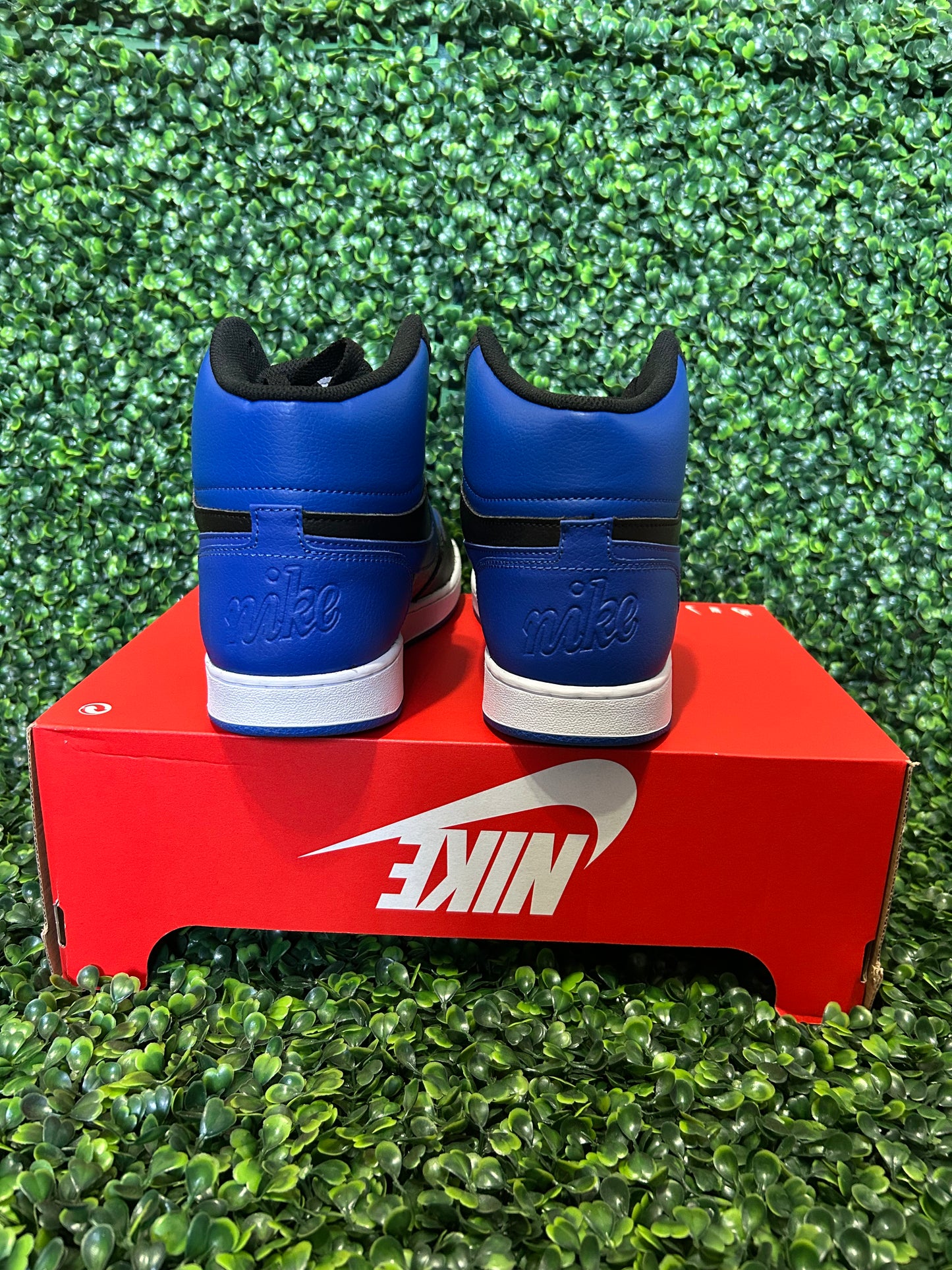 Nike ebernon mid size 10.5