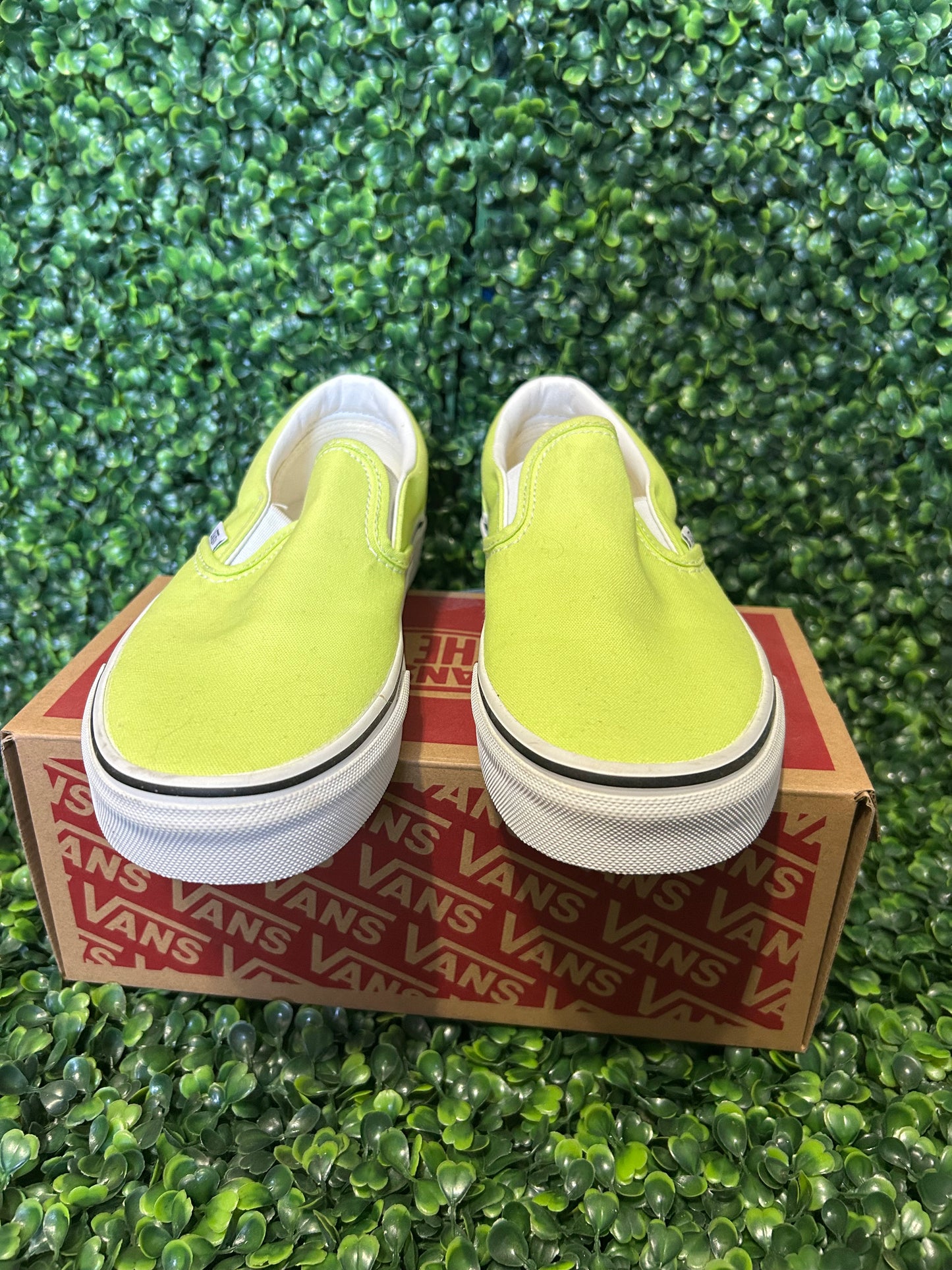 Vans slip on size 6