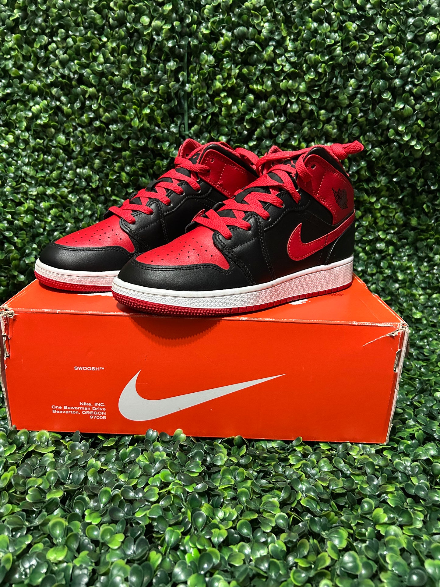 Jordan 1 mid size 5.5y
