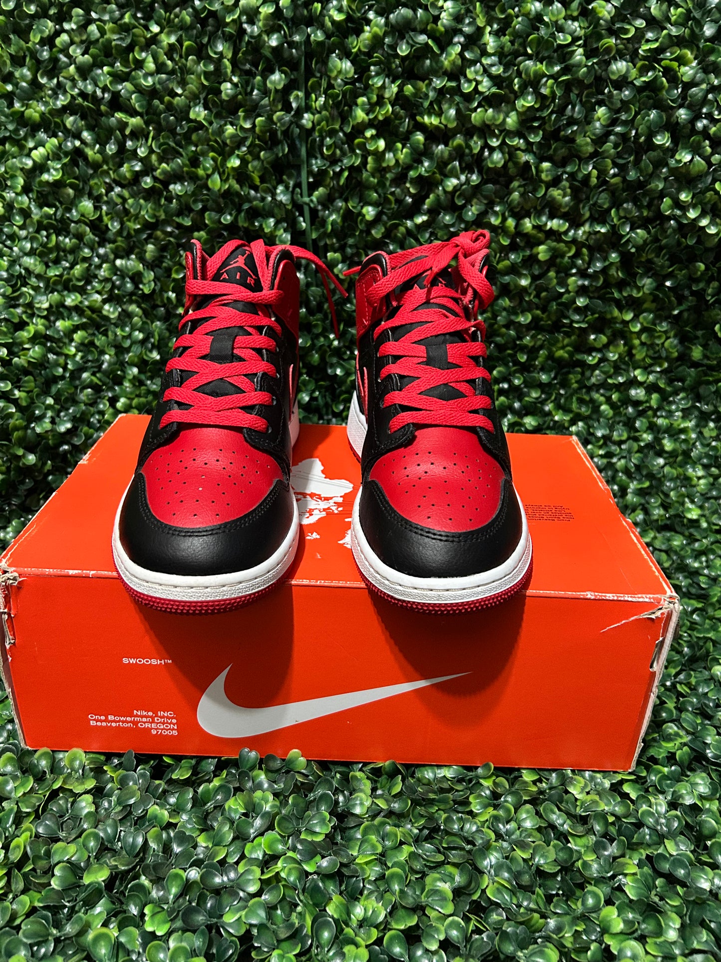 Jordan 1 mid size 5.5y