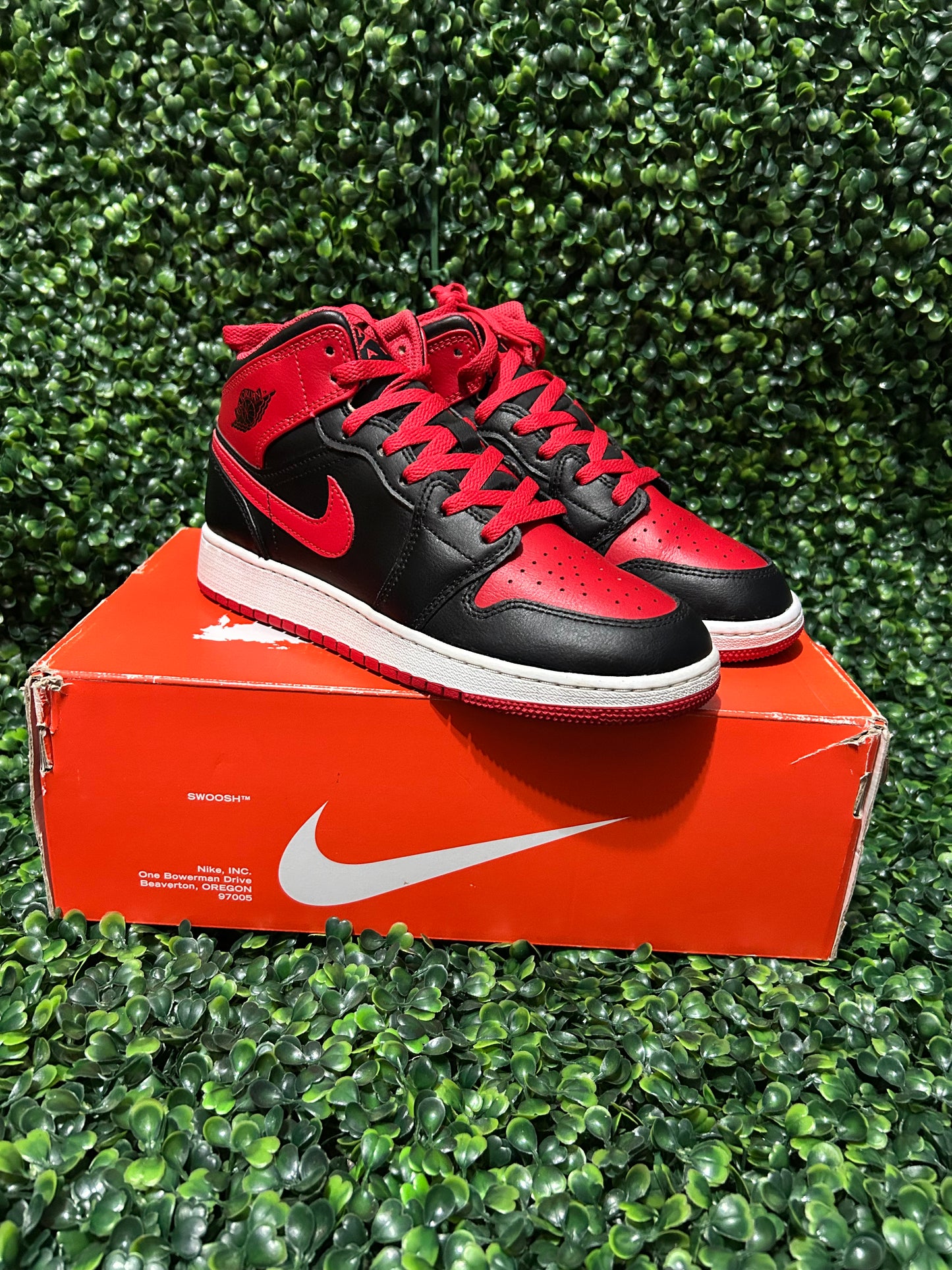 Jordan 1 mid size 5.5y