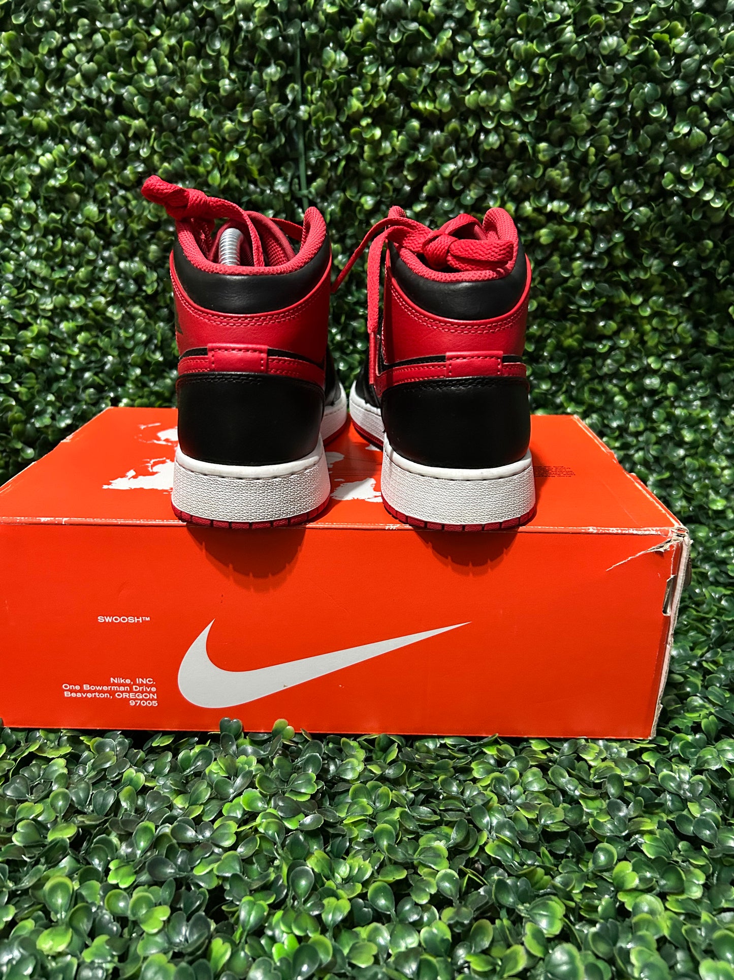 Jordan 1 mid size 5.5y