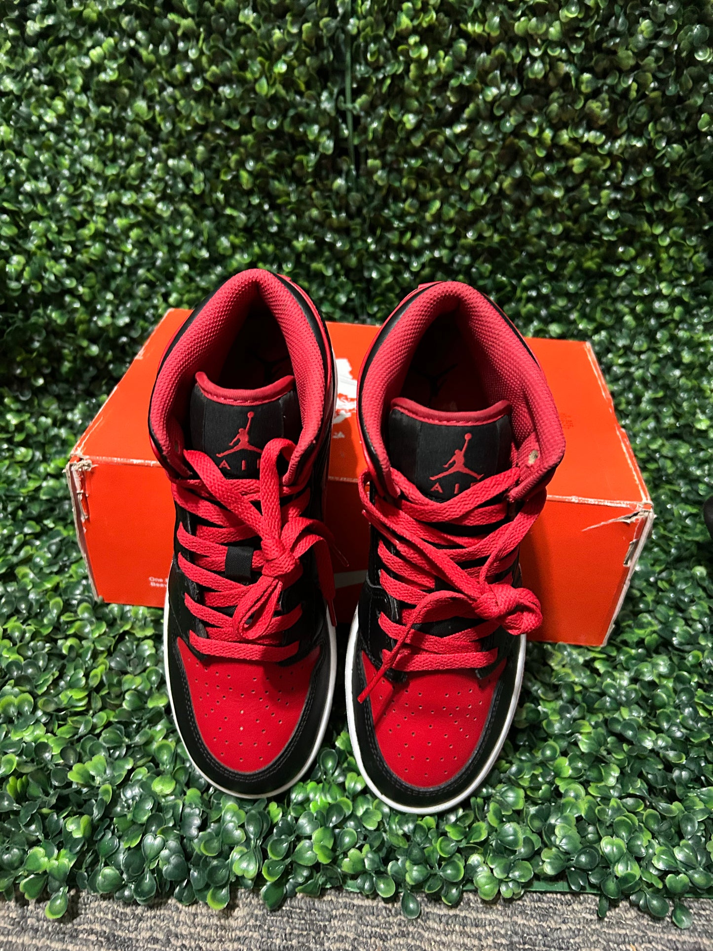 Jordan 1 mid size 5.5y