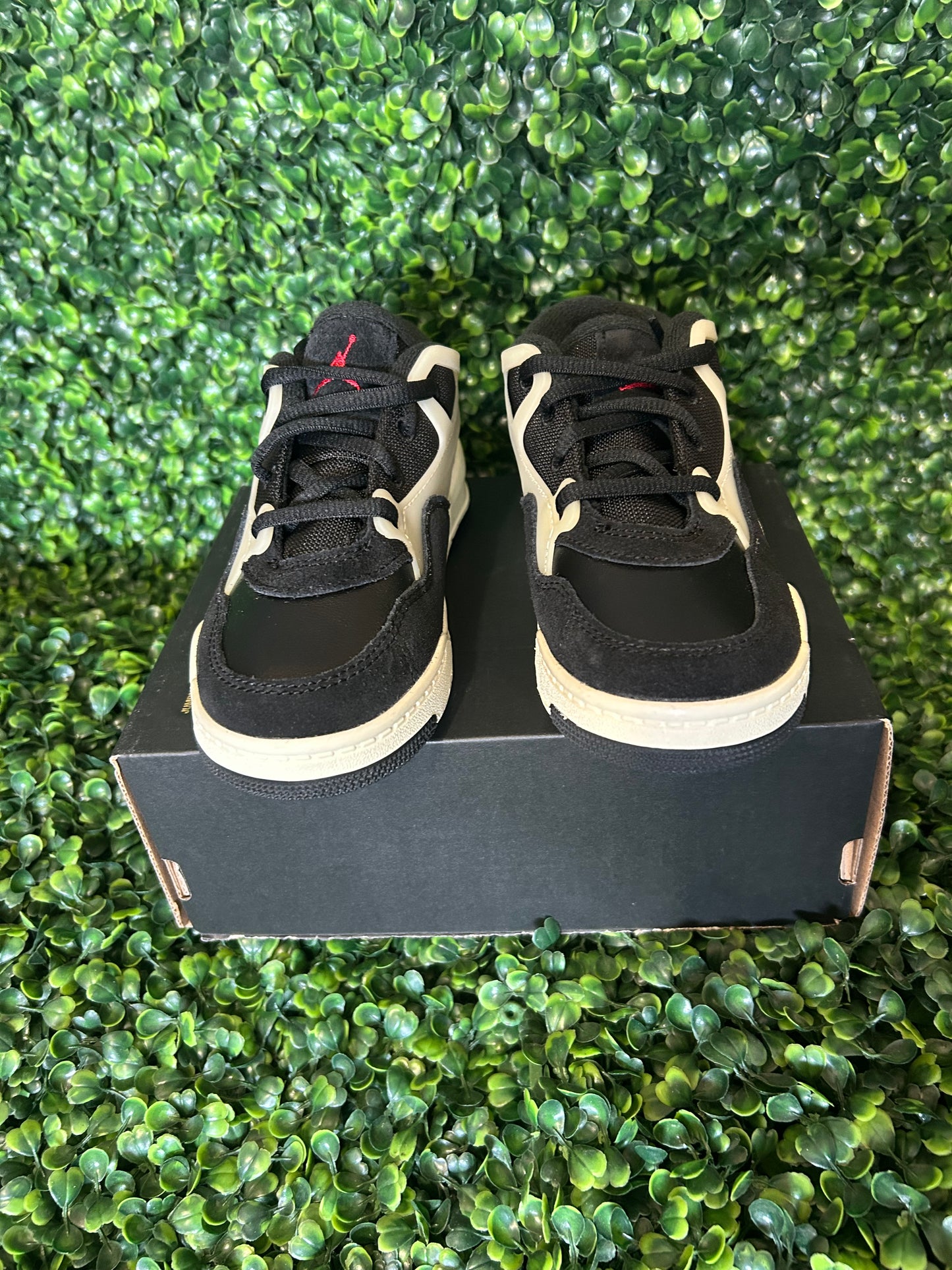 Jordan 4 rm size 6.5y