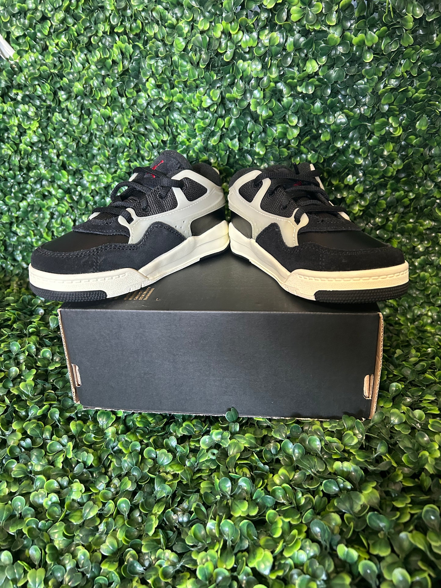 Jordan 4 rm size 6.5y