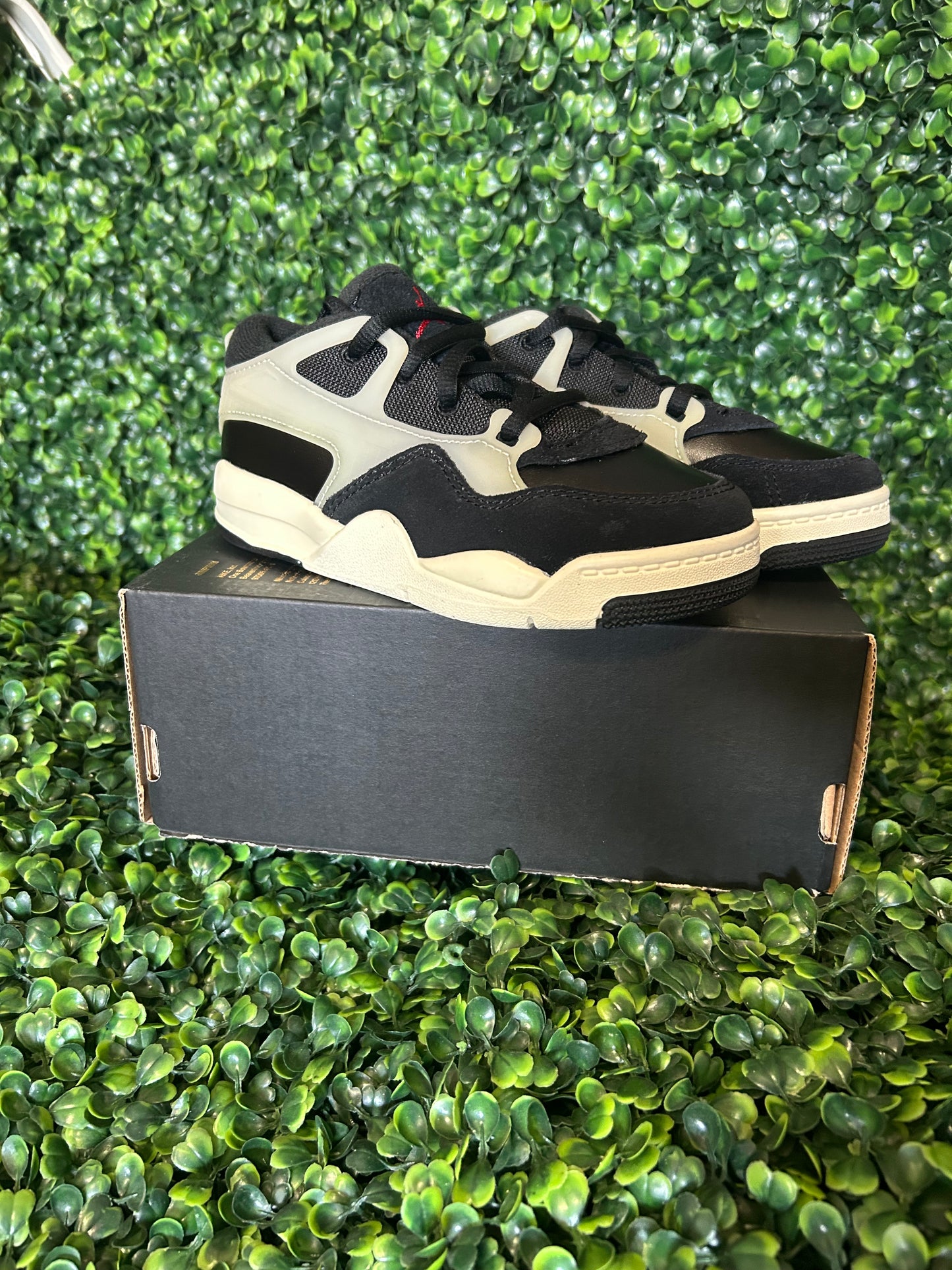 Jordan 4 rm size 6.5y