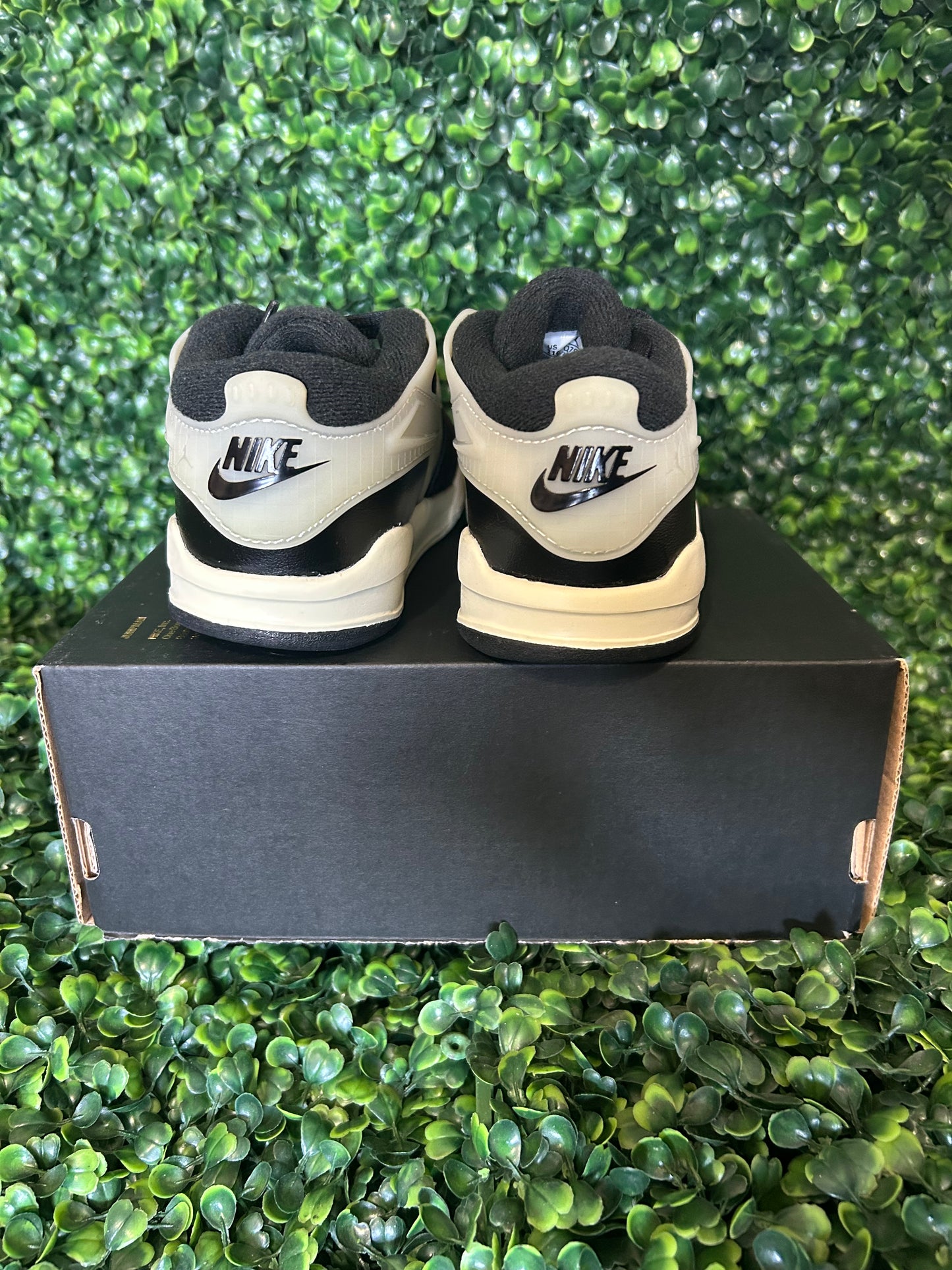 Jordan 4 rm size 6.5y