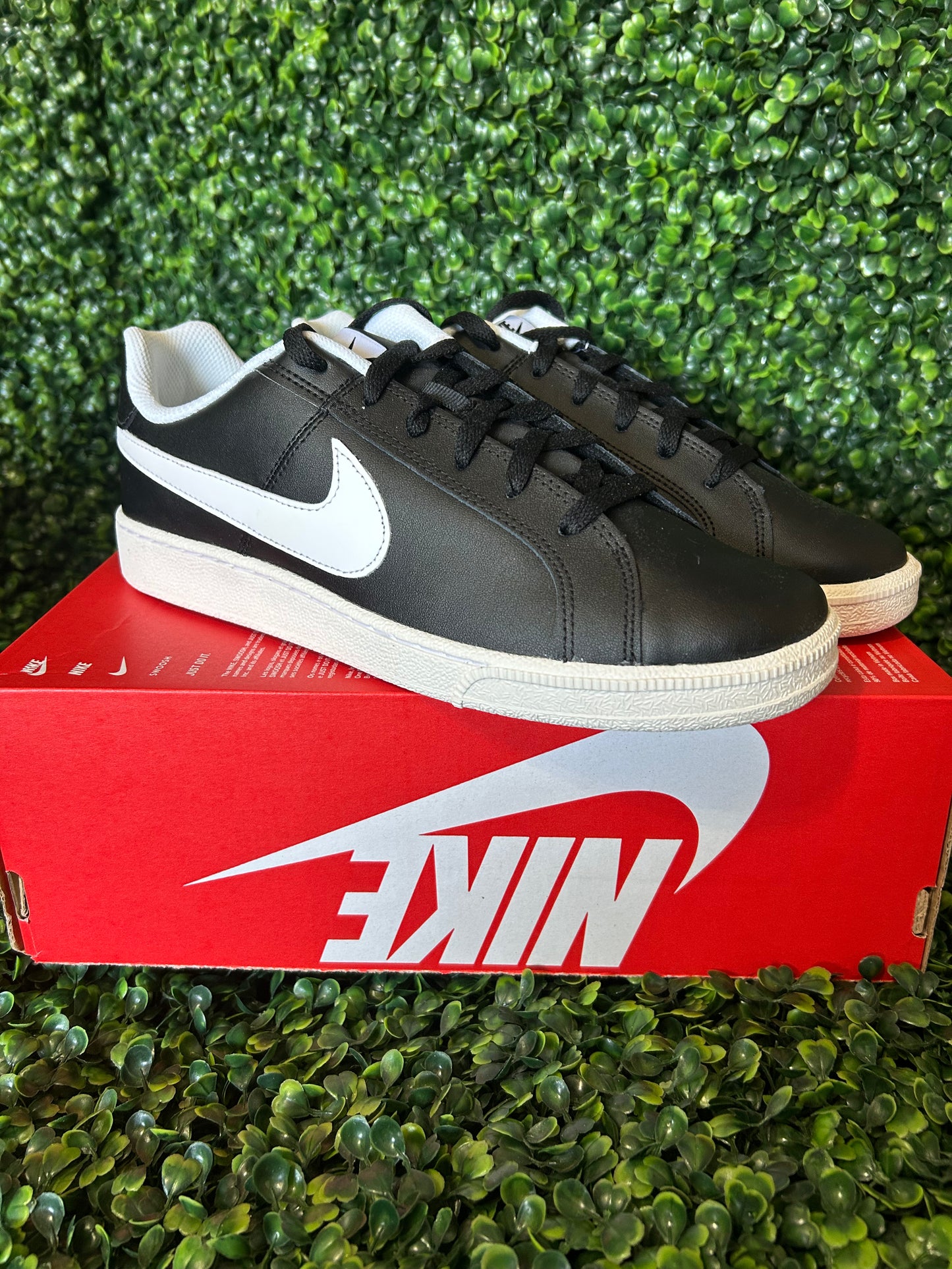Nike court royale