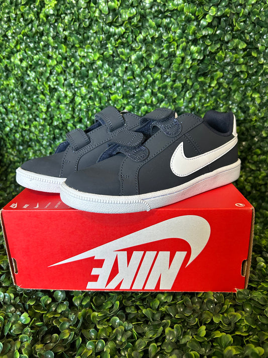 Nike court royale size 2.5