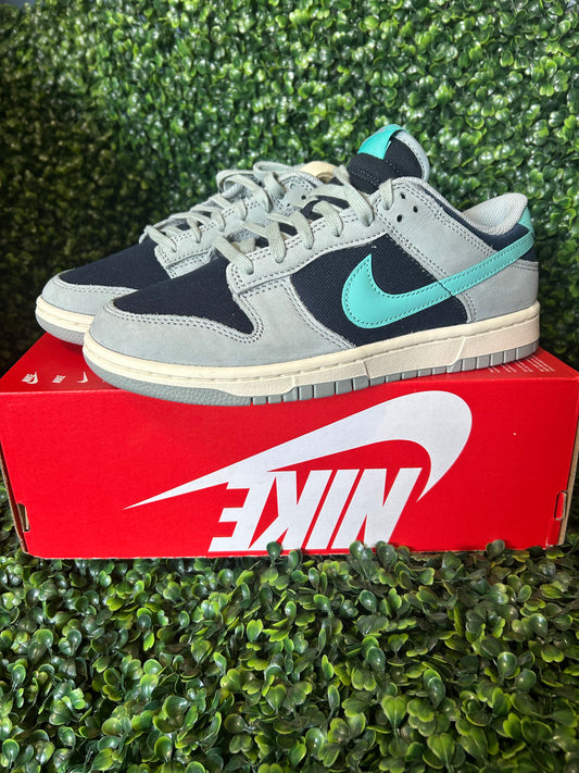 Nike dunk low size 7