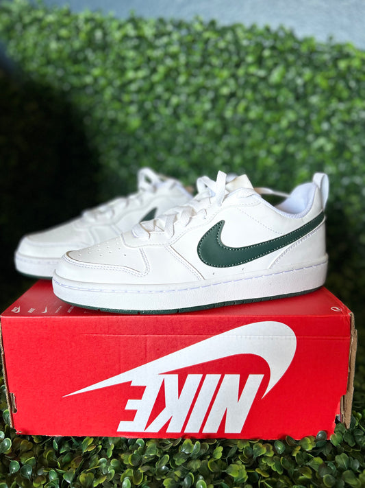 Nike court borough size 6.5y