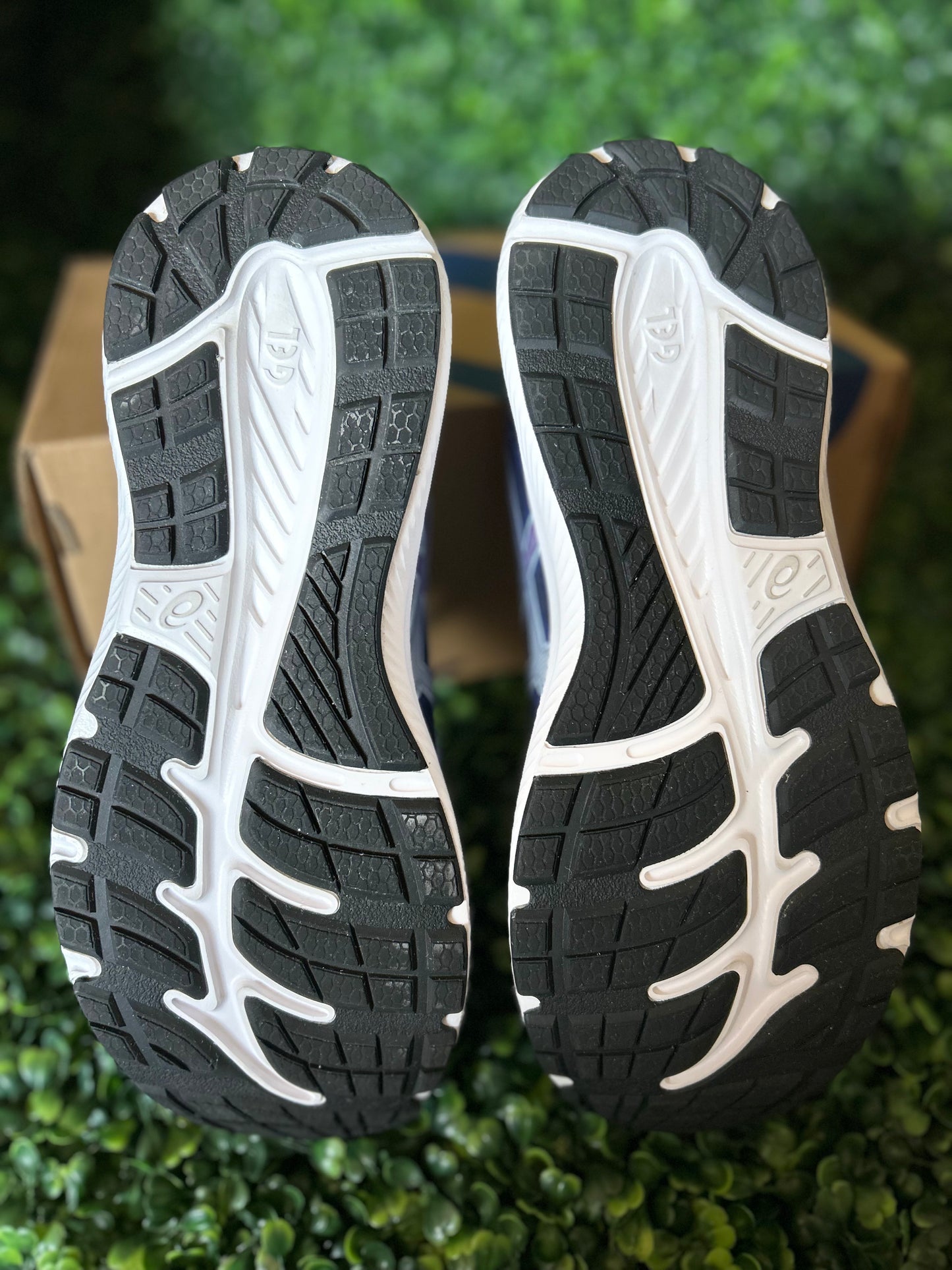 Asics contend size 8.5 wmns