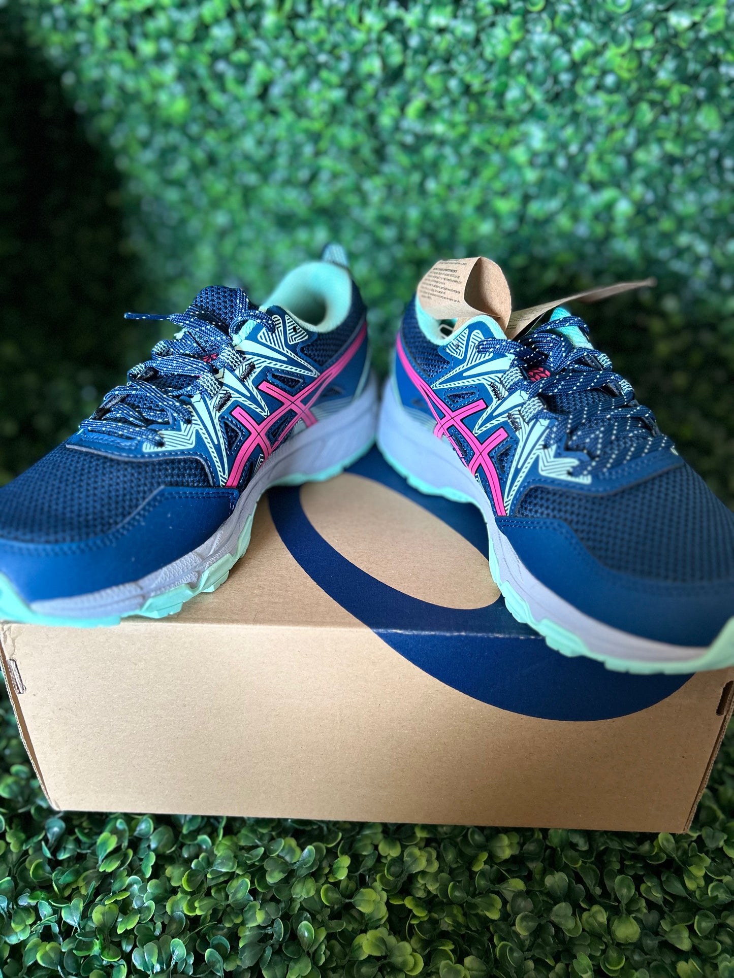 Asics venture size 7 wmns
