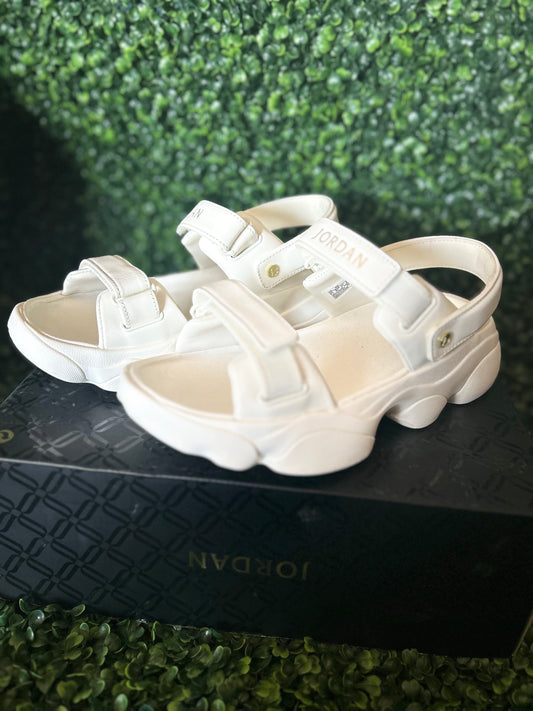 Jordan deja sandal size 10wmns