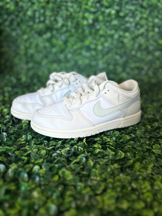 Nike dunk size 2y