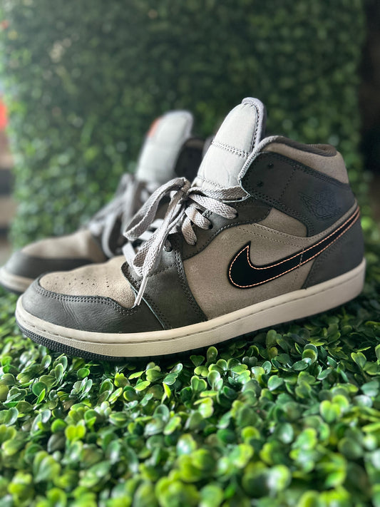 Jordan 1 mid