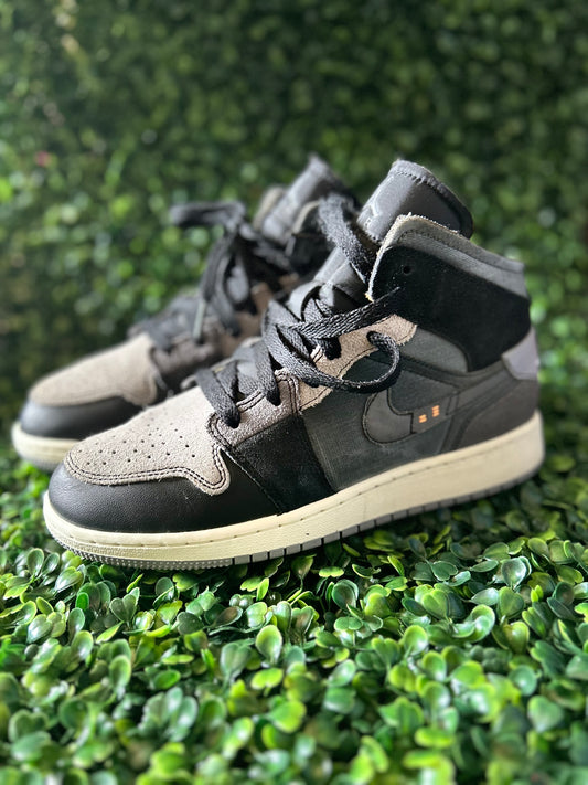 Jordan 1 mid