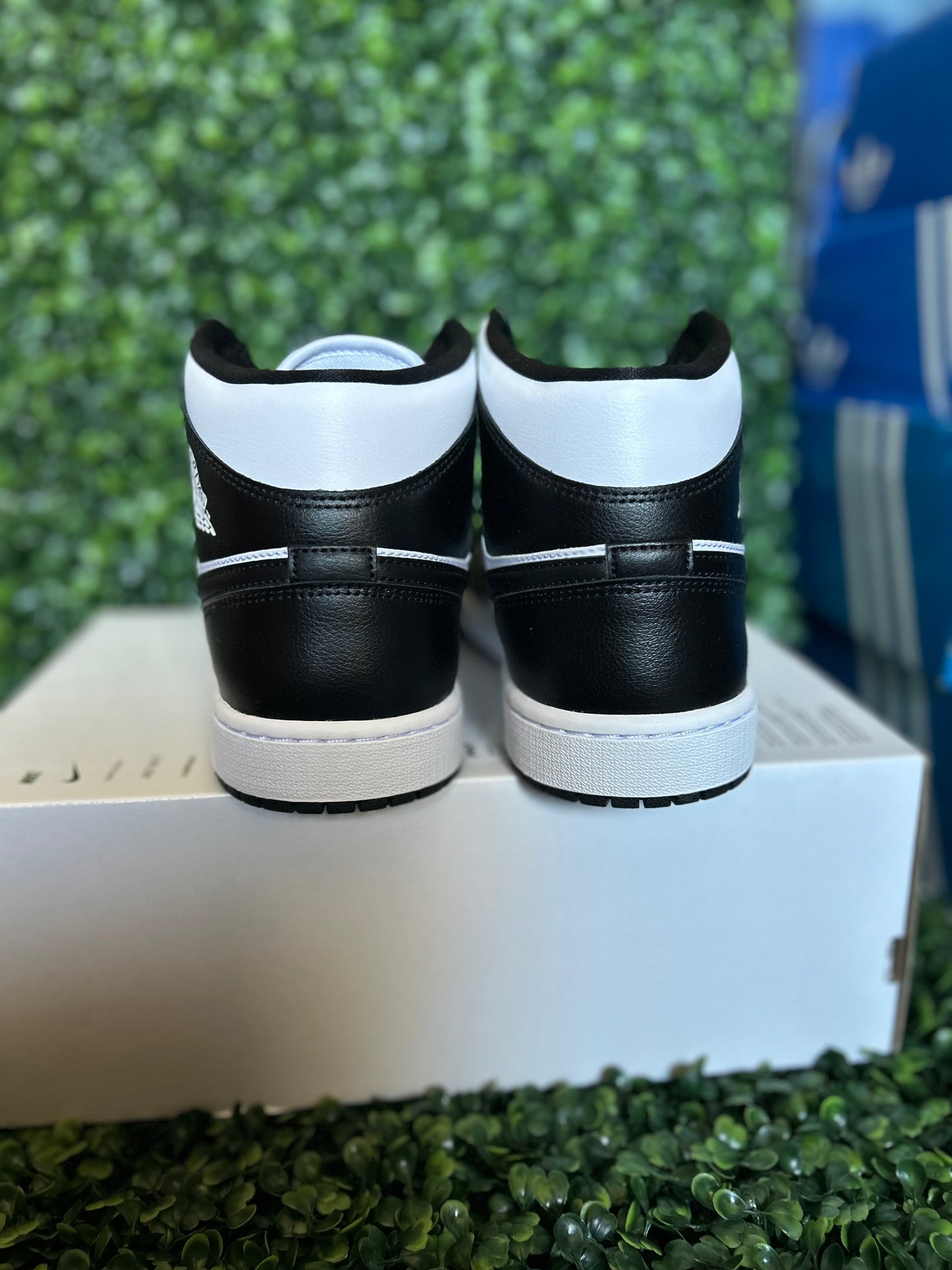 Jordan 1 mid