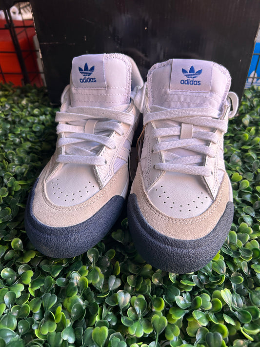 Adidas Nora size 4 men/5 wmn