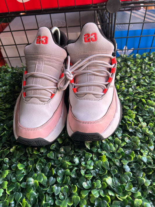Nike air Jordan max aura 3 Gs size 4