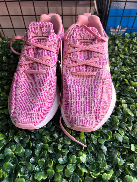Adidas swift run size 4