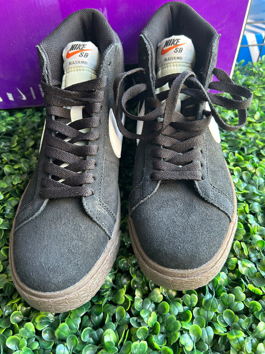 Nike zoom blazer mid size 6m/7w