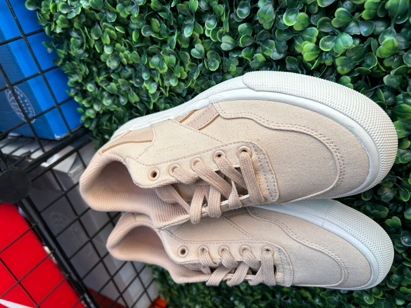 Reebok court advance size 7