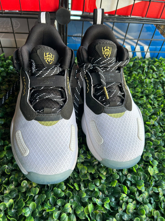 Adidas D.O.N issue #3 size 7