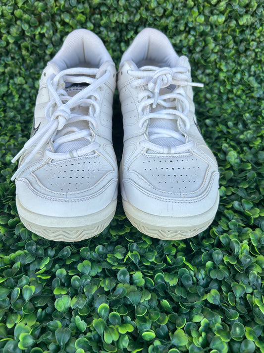 Nike city court 6 size 8