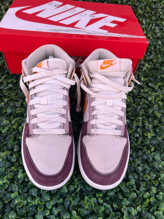 Nike dunk mid size 8