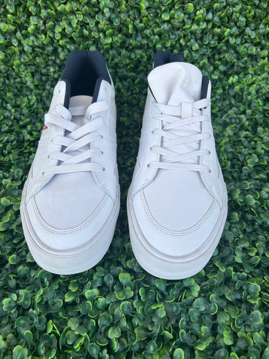 Levis munro size 10
