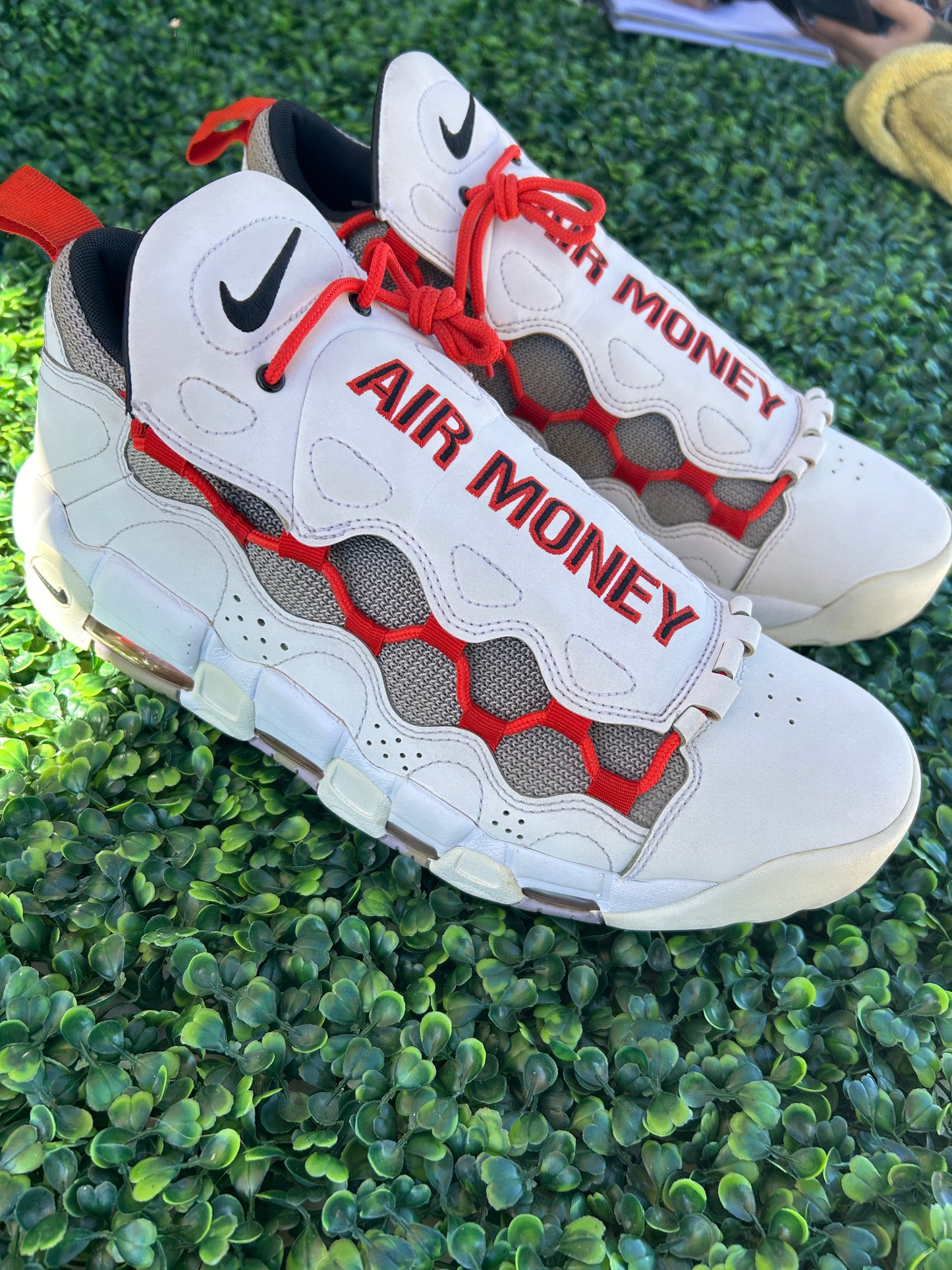Nike air more money size 11.5m