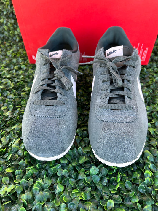 Nike cortez size 10