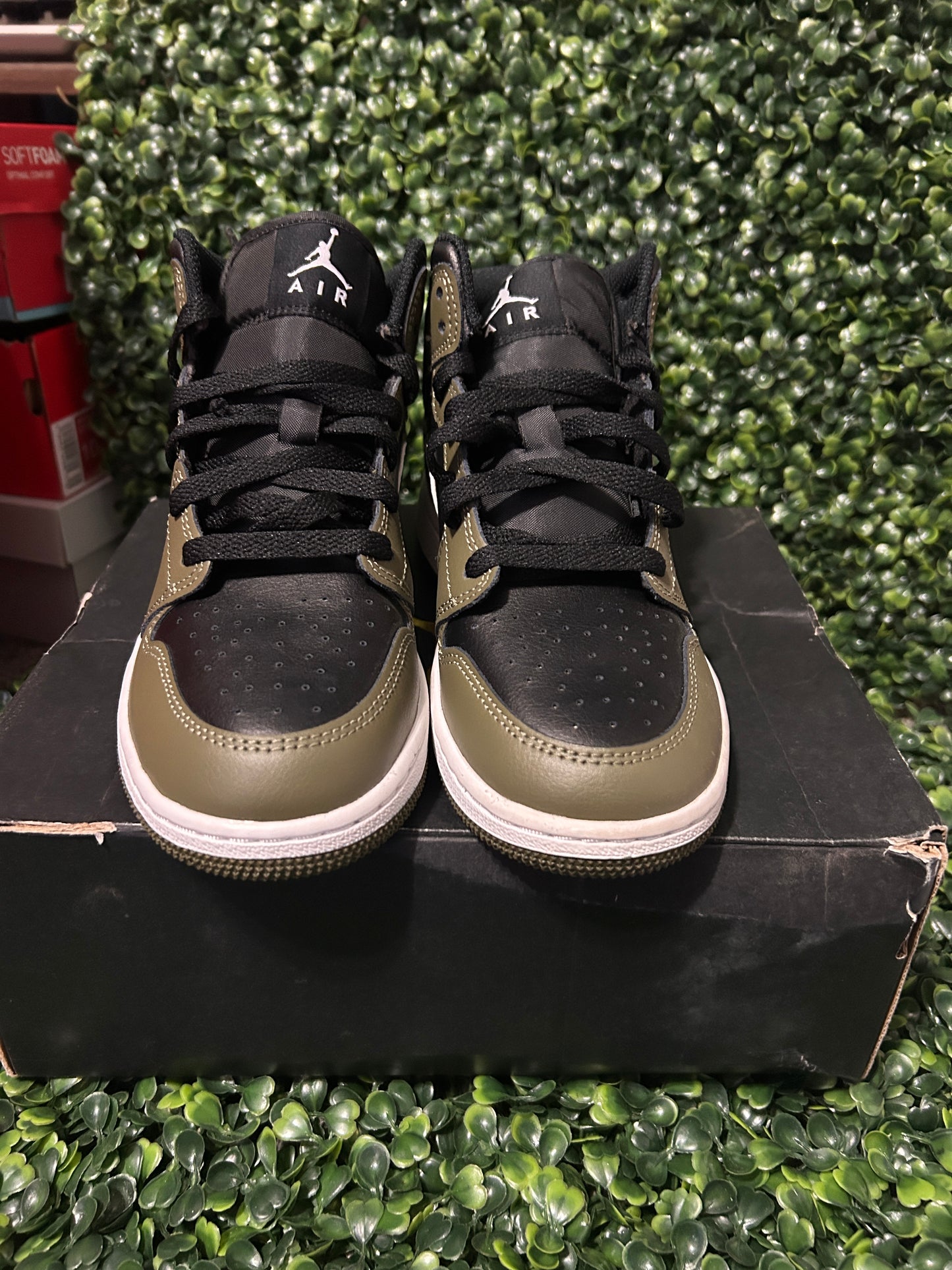 Jordan 1 mid