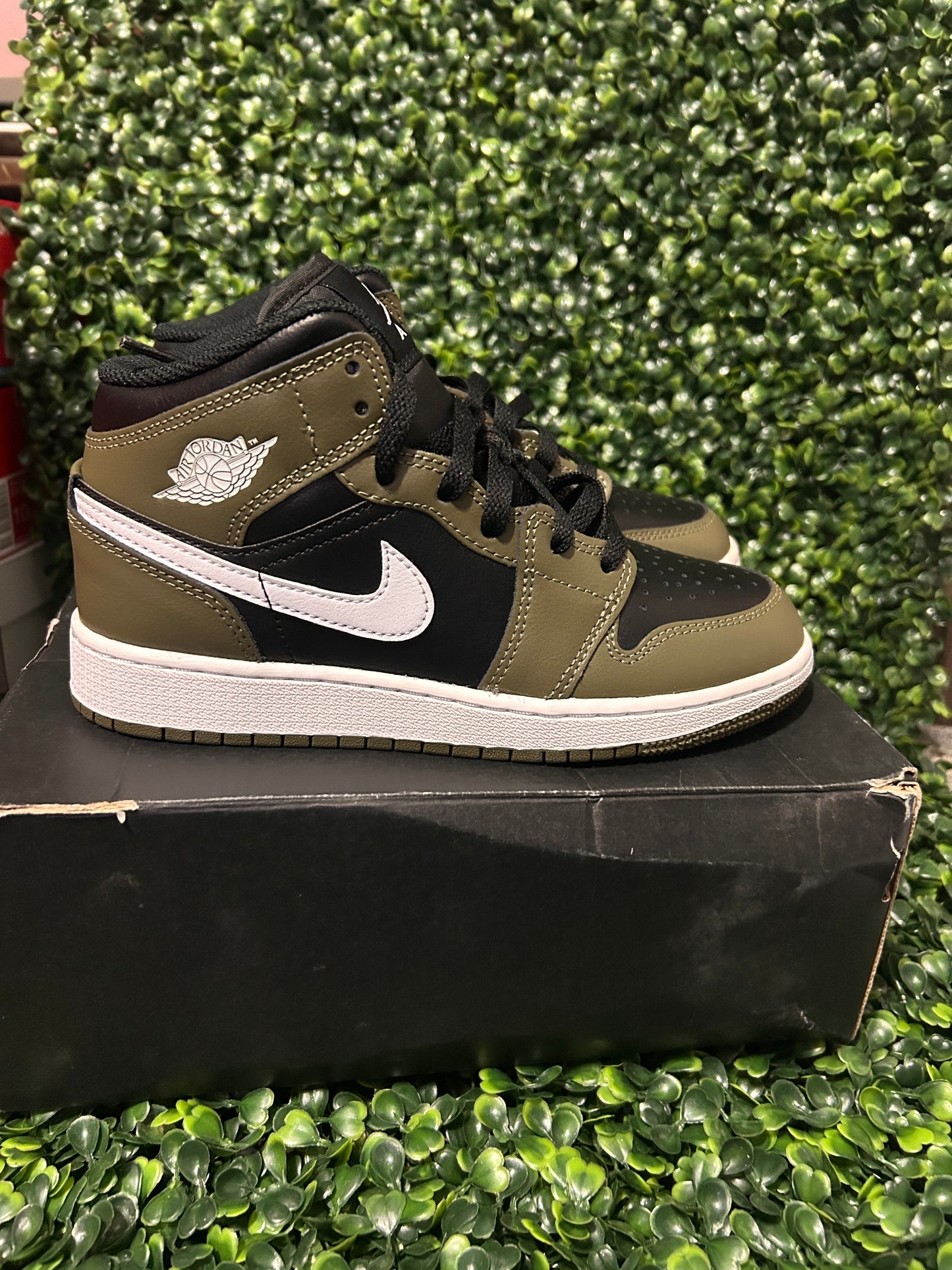 Jordan 1 mid