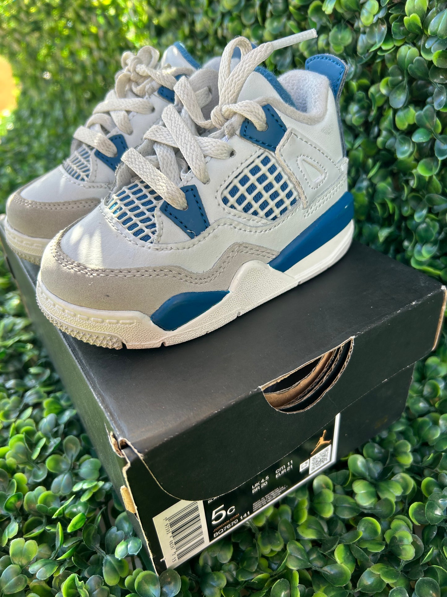 Jordan 4 retro size 5c