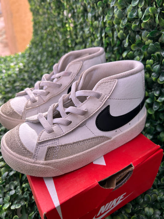 Nike blazer mid 77 size 9c