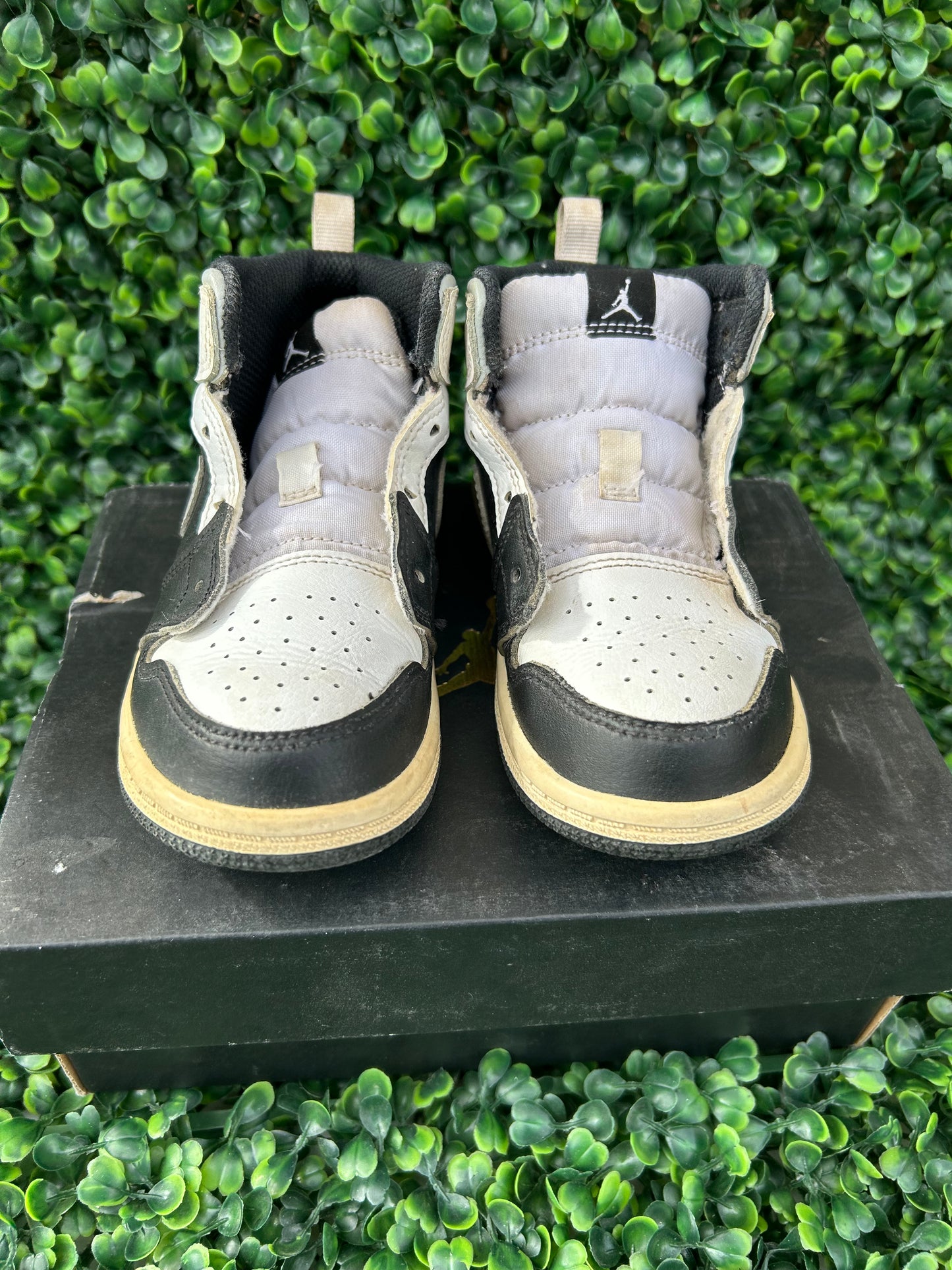 Jordan 1 size 9c