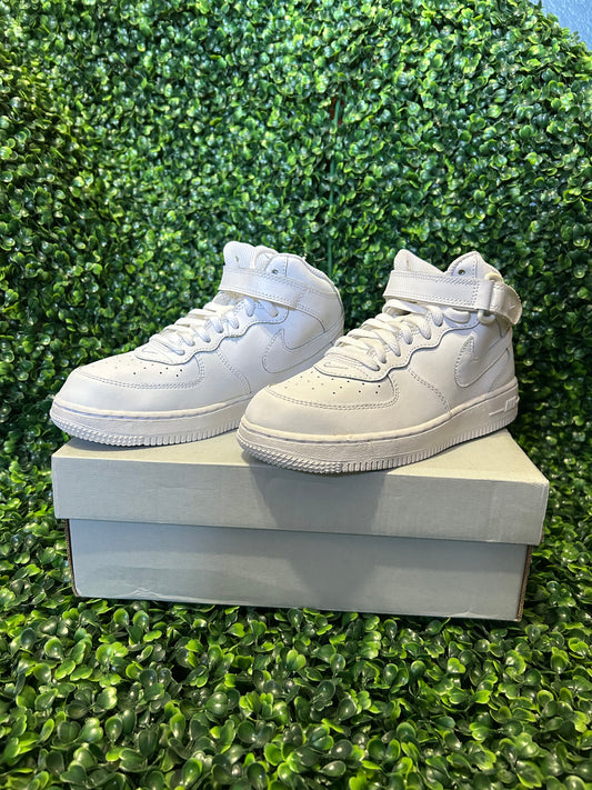 Nike Air Force 1 size 2.5y