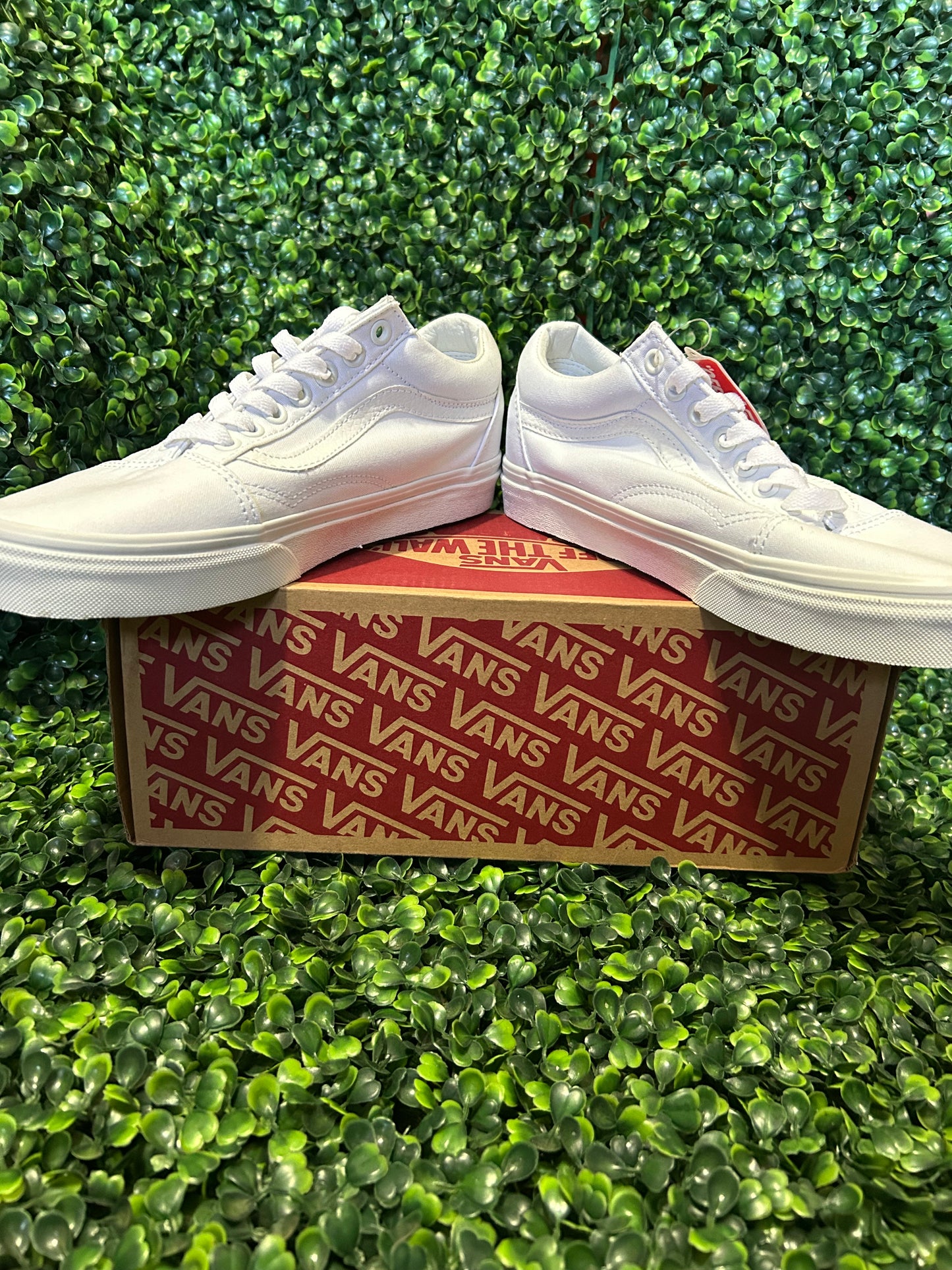 Vans size 9w/7.5m