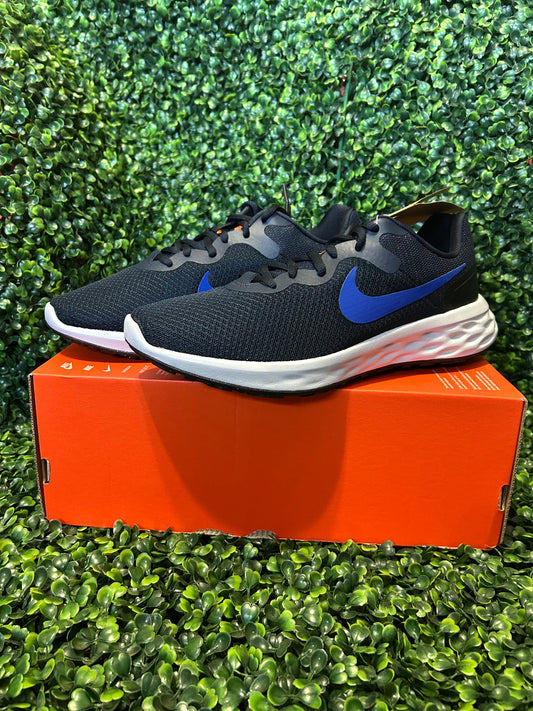 Nike revolution size 9m