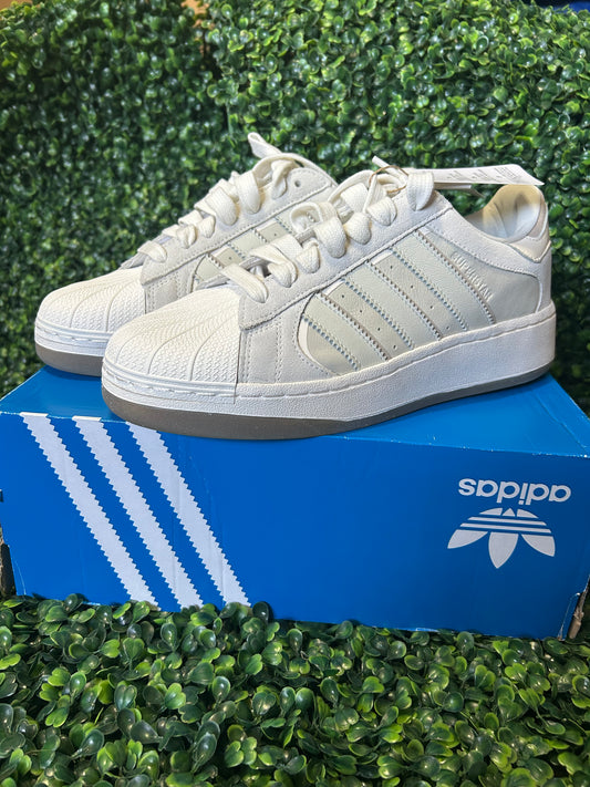 Adidas superstar size 10w