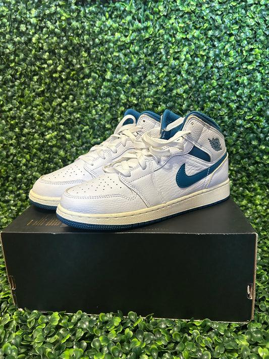 Jordan 1 mid size 6.5/ 7