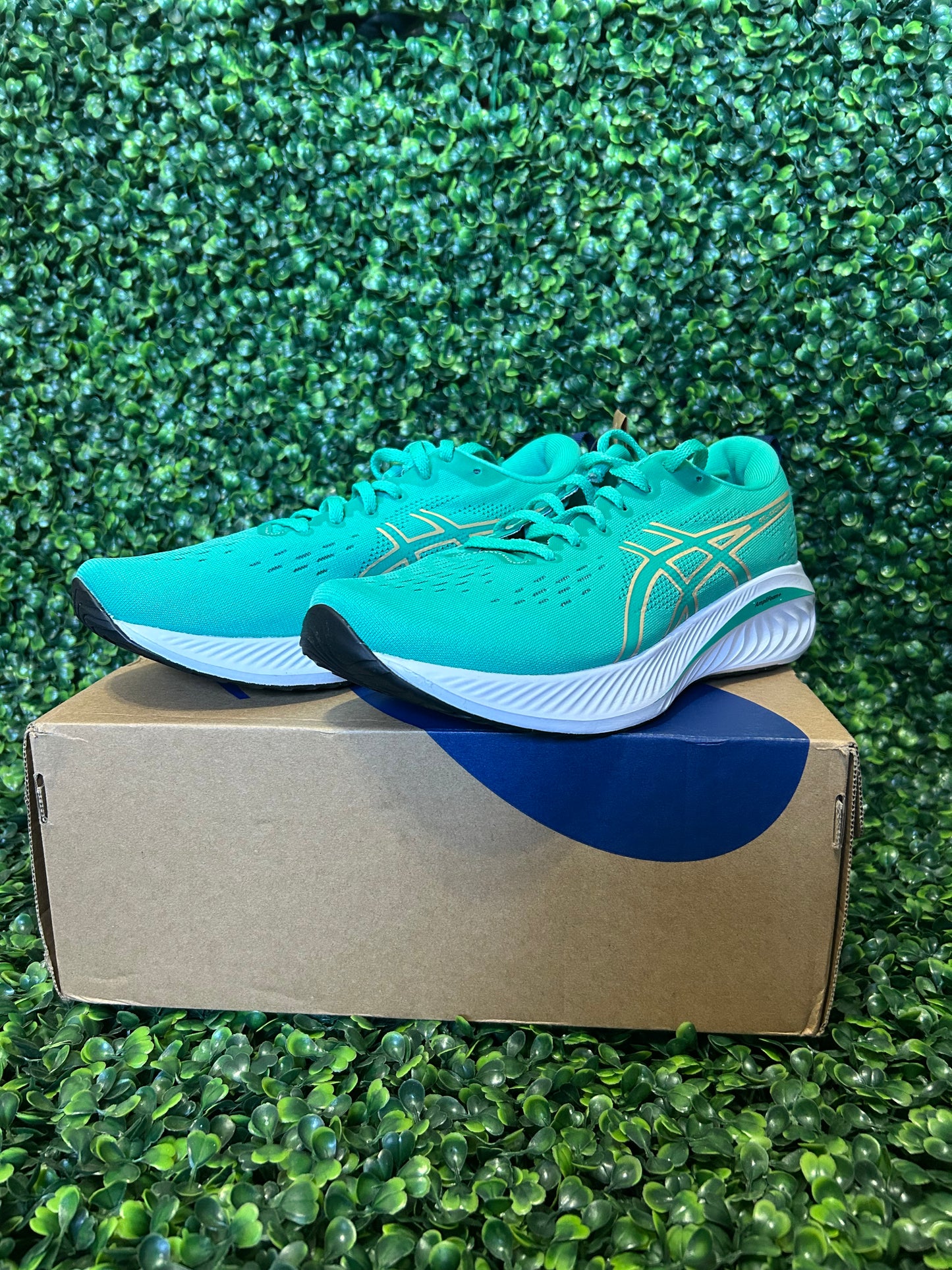 Asics size 8w