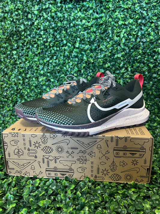 Nike react pegasus size 8.5w