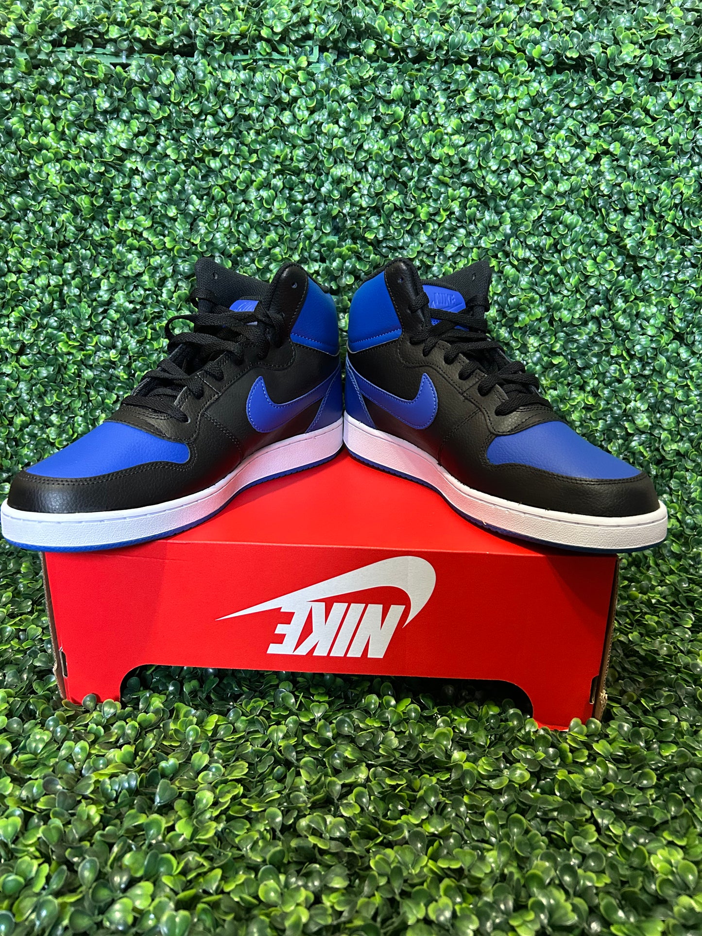 Nike ebernon mid size 10.5