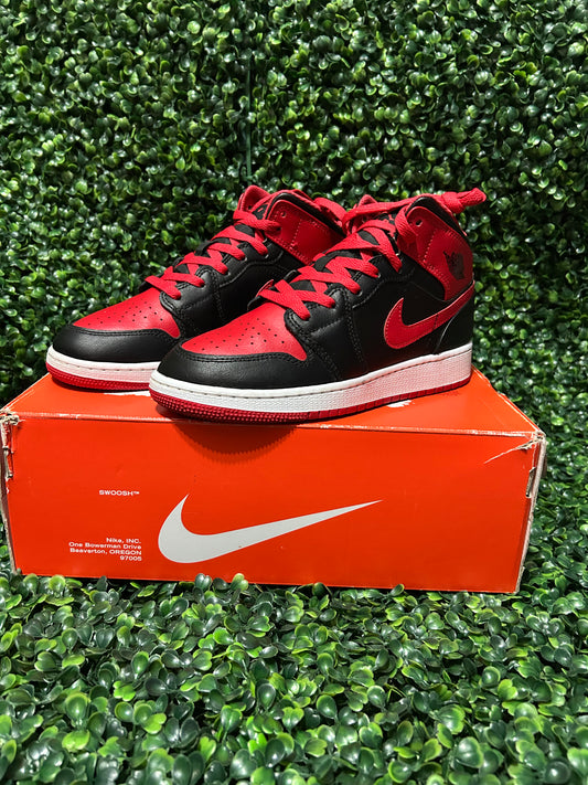 Jordan 1 mid size 5.5y